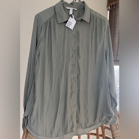 x SOLD x H&M button down shirt in super soft polyester cloth, olive green - Picture 4 of 4